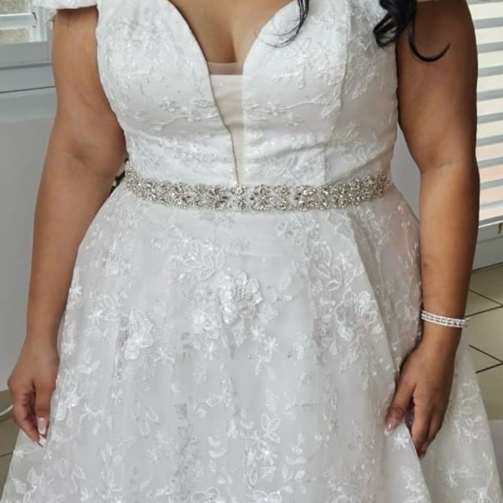 Elegant White Lace Dress